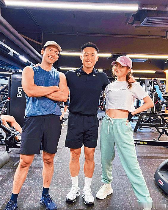 蔡卓妍43岁状态阿sa43岁了 蔡卓妍结婚照真的太甜了，43岁的她和小10岁的老