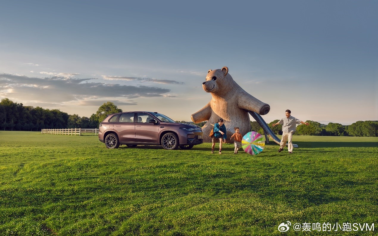 很多品牌讲家庭最后都停留在大空间、儿童座椅接口、车机看动画这些标准动作上。不过真