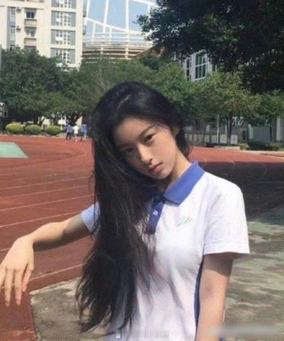 高中的包上恩就已经是一个妥妥的大美人了 ​​​