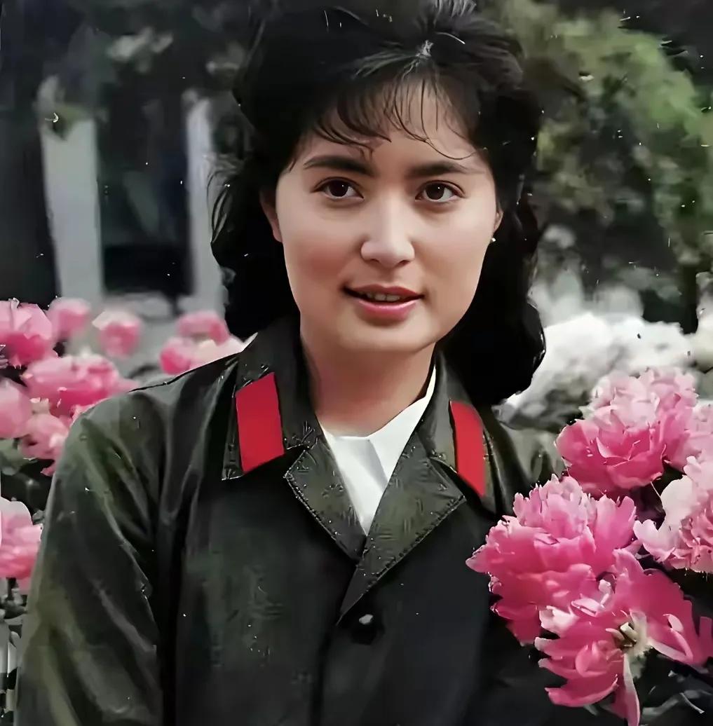 能和“天下第一嫂王馥荔”相比，唯有她了。四十多年过去，她的“水莲嫂子”还铭记在影