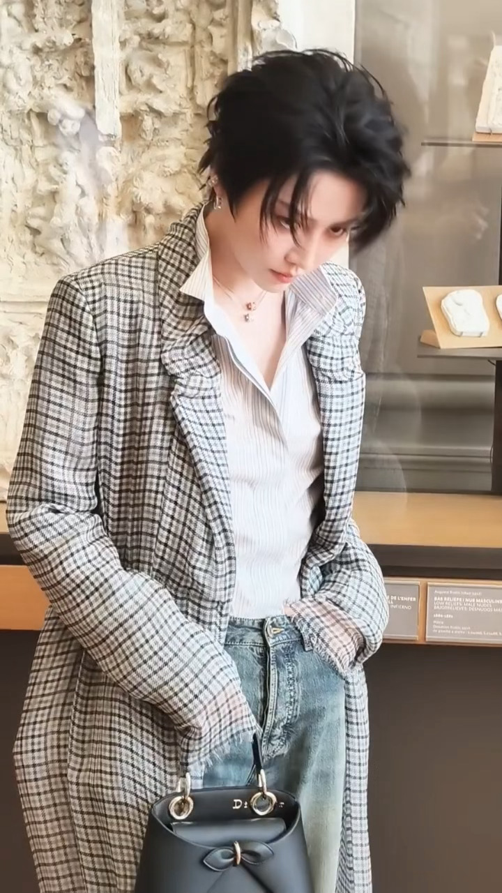 Misslady概念本人刘雨昕巴黎看秀状态