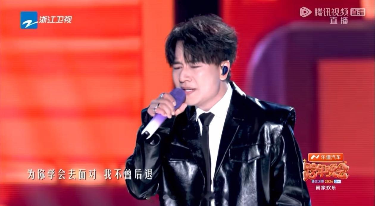 欢子跨年演唱会在浙江心痛2026浙江卫视跨年晚会 欢子的跨年舞台是时光投影仪，《