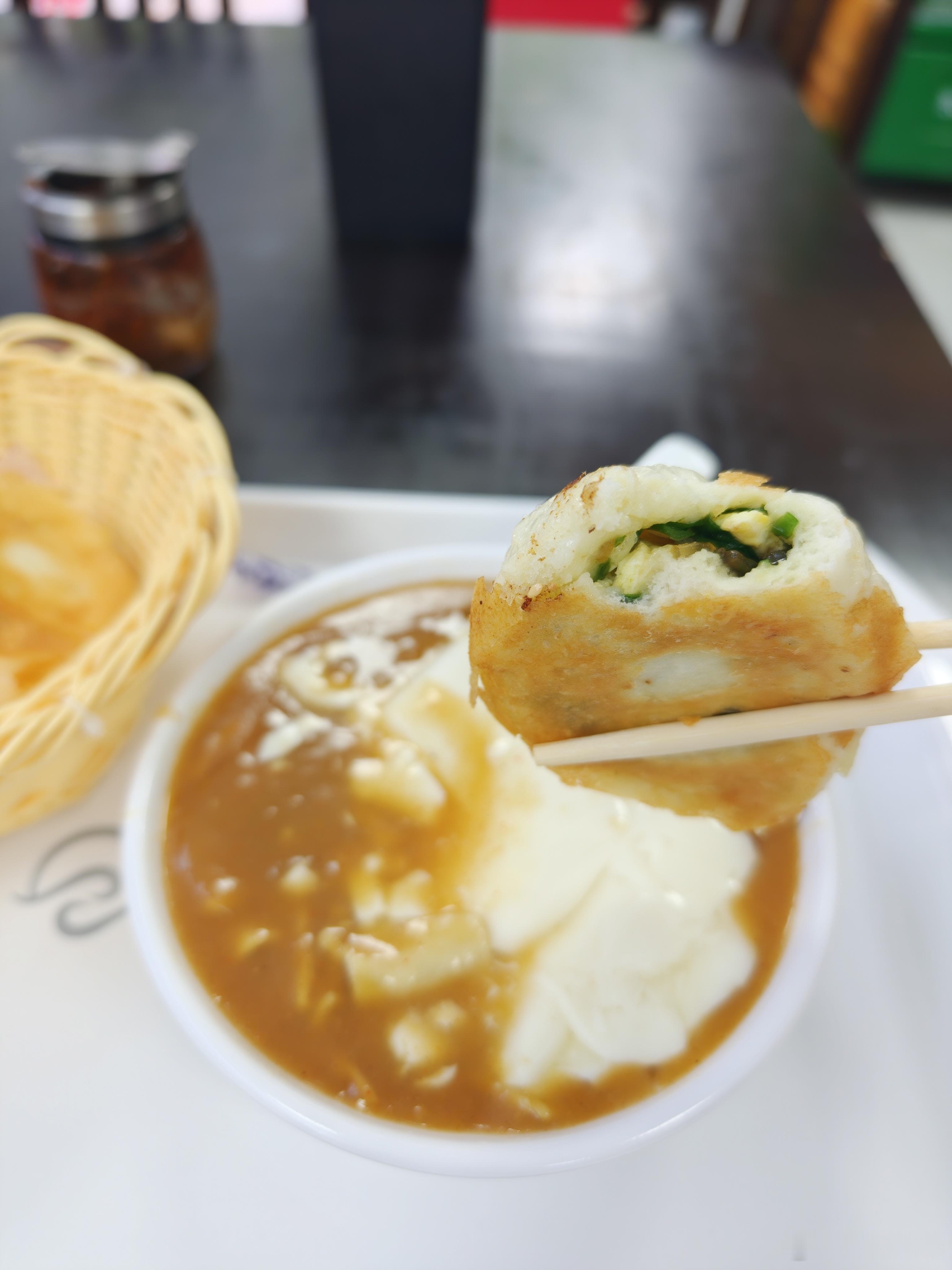 感谢我的嘴巴，一点都不挑剔，可以接受各地美食胡辣汤豆腐脑两掺韭菜鸡蛋水煎包美味！