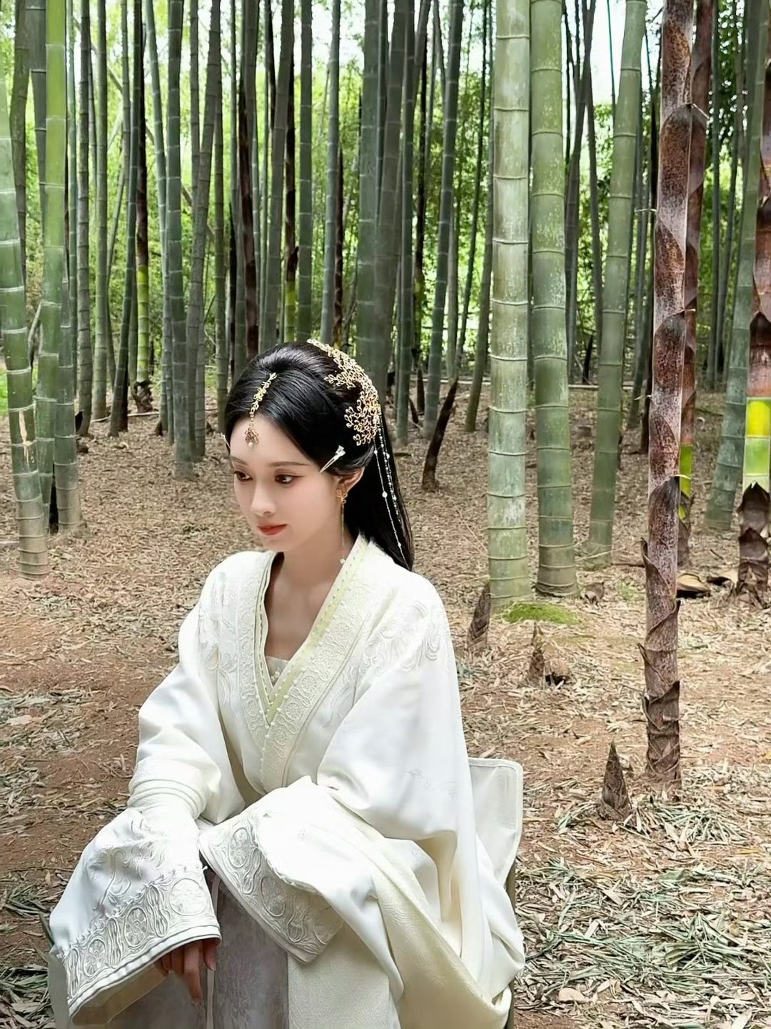 孟子义为了百花杀卷成什么样了孟子义剧宣自己卷自己从妆造设计到文案构思都亲自上心，