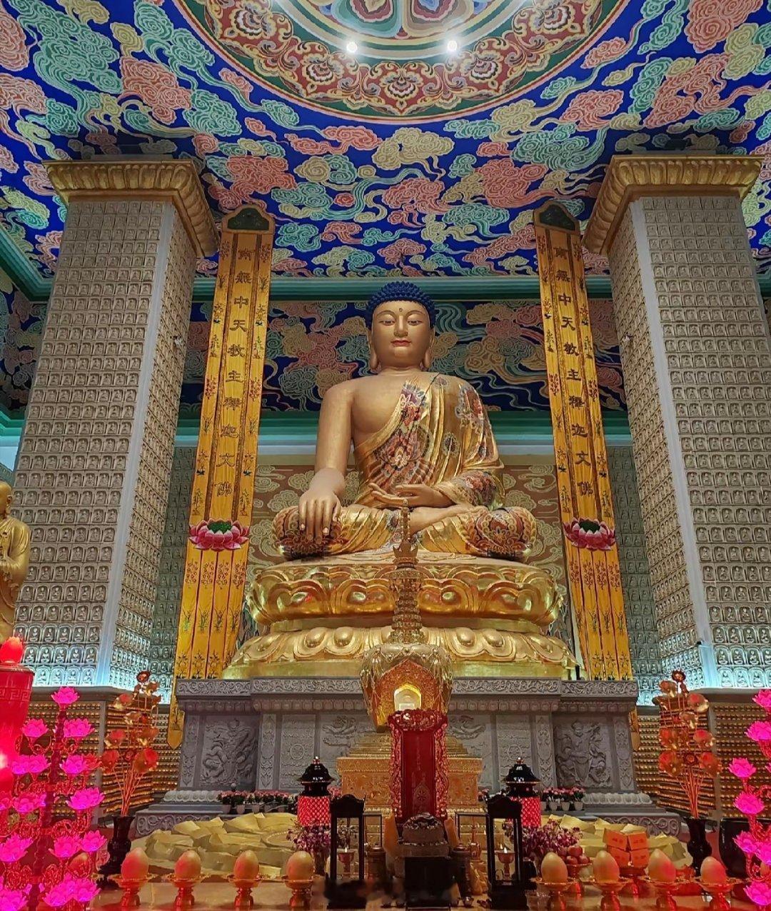 礼赞菩萨，菩萨慈悲，内心所想皆如愿，一切顺顺利利。 ​​​
