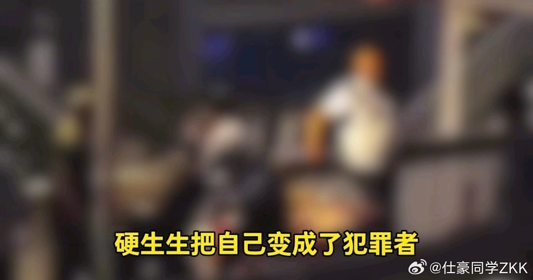 武汉天桥打人 以暴制暴协管员被打时，同事来了就应该录像取证，立刻报警，由警方划分