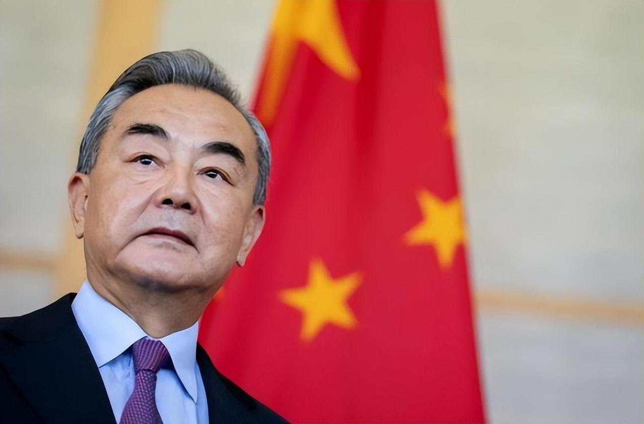 美机过航台海之际，东部战机迅速行动，布林肯忙致电中国。美国向来是说一套做一套，在