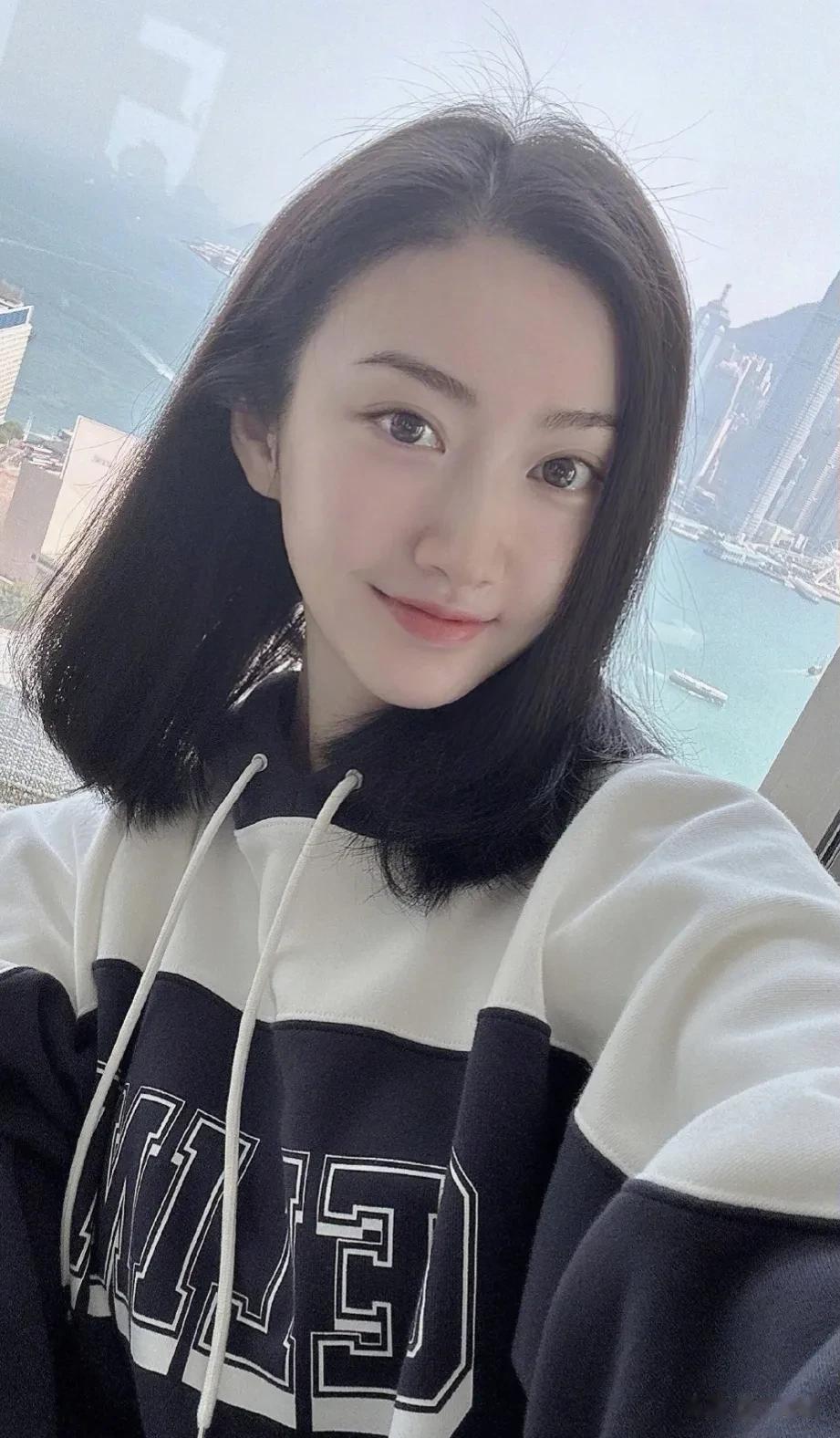 如今，“景甜私密照”事件已在不知不觉中安全“软着陆”，略加总结不难发现，景甜不愧