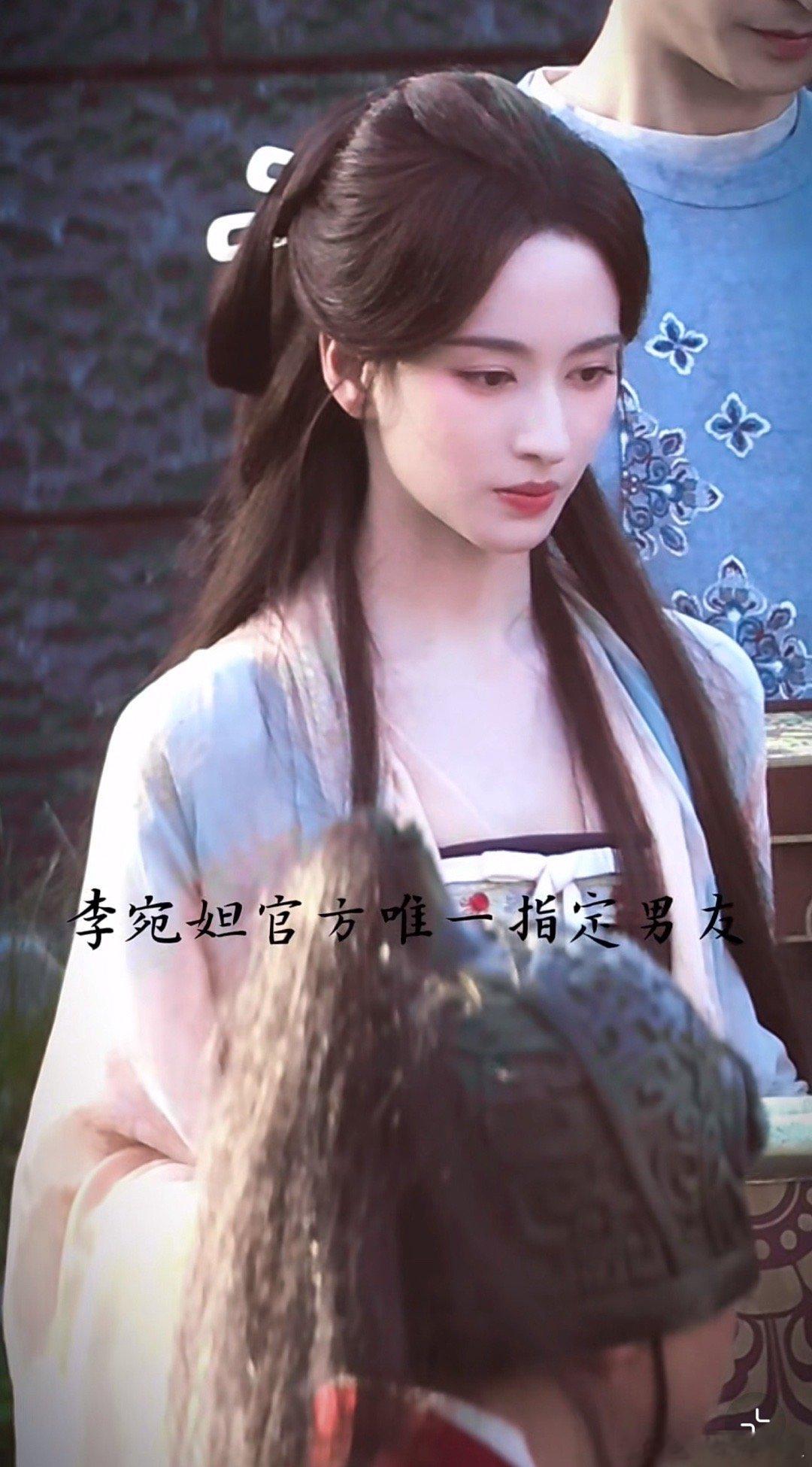 🐧这妆造用心了，混血感少了很中式古典美 ​​​