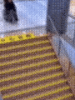 我是一个男的，
看的我后背发.