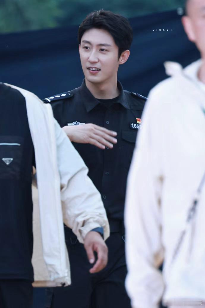 黄景瑜剧张力 黄景瑜明川有知夏厉泽川路透，咱就是说制服一穿好浓的剧张力啊！能不能