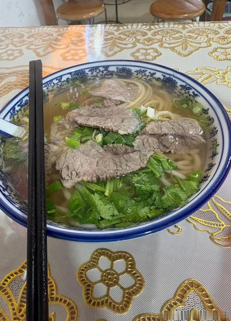早啊朋友们吃个早餐，回公司复盘，有问题的私信老唐，老唐看见回一一回复！！！黄金黄
