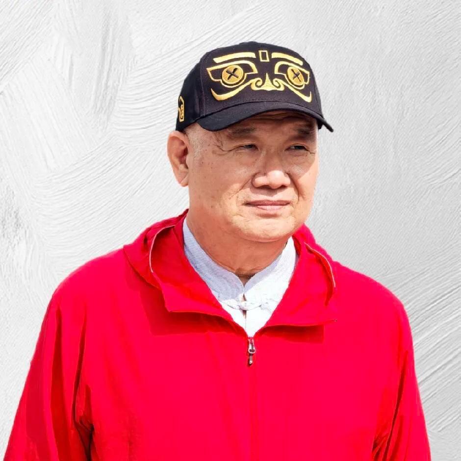 和谢明辉之《东方红》
文｜孙玉良
金鸡一唱东方红
炎黄血脉祭祖龙
可惜台岛仍盹睡