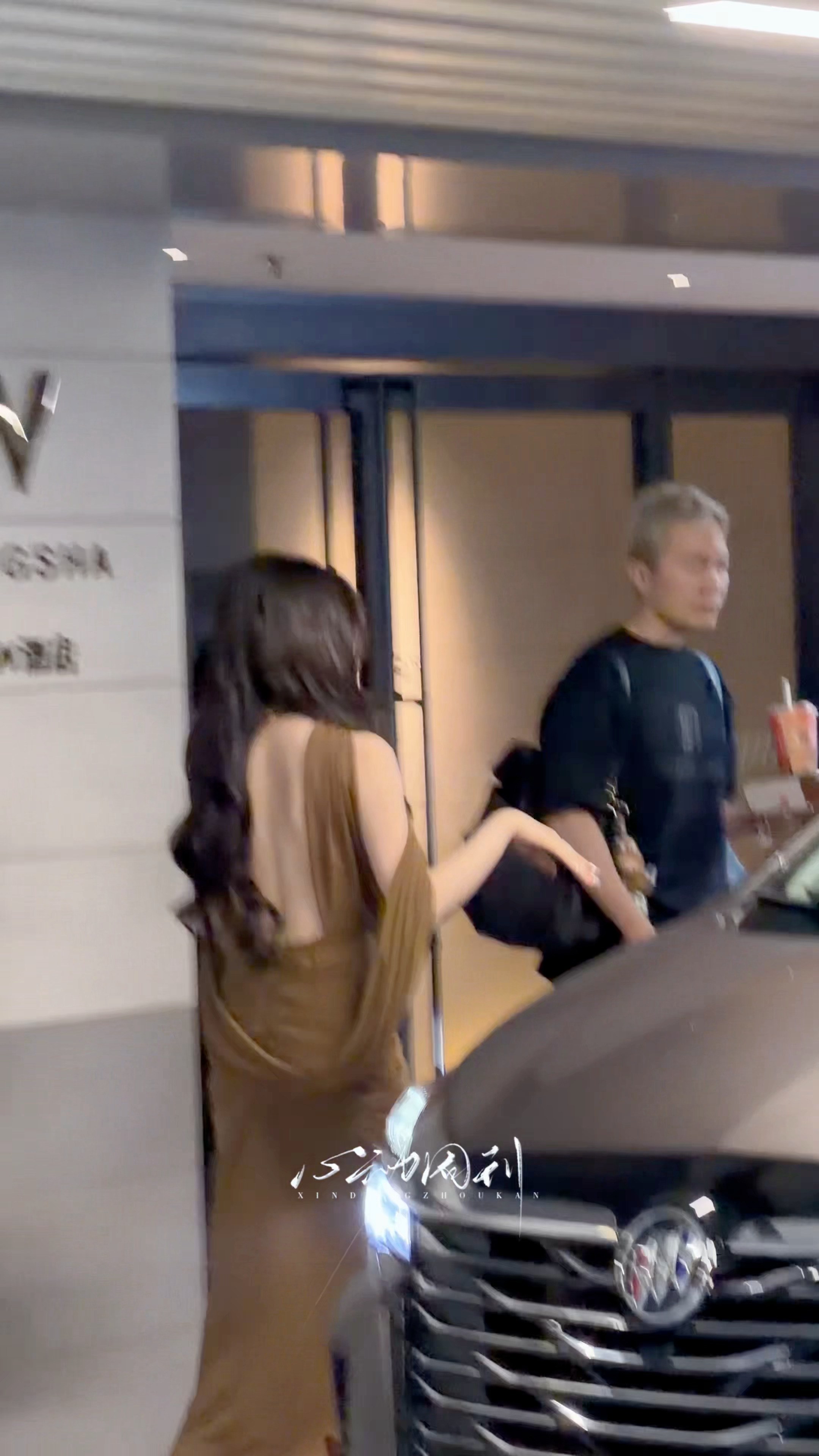 妈呀，这大长腿，这美背，这美臀。太完美了我们越，打包进都市剧[流鼻血]轻熟风复仇