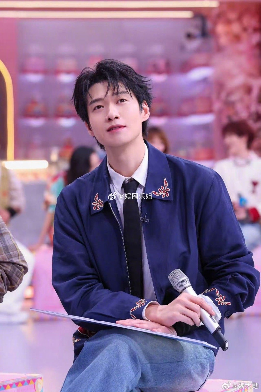 不是所有恋爱都要走进婚姻，不是所有事情都要向公众交代，明星身份是工作，感情状态是