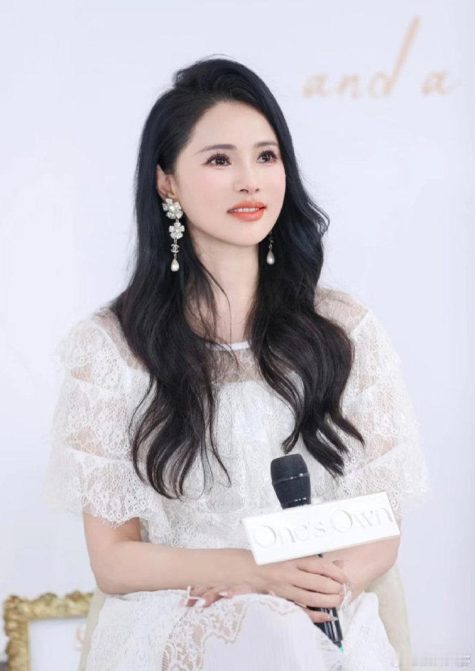 初代浪姐伊能静回归 初代浪姐重磅回归，六年时光沉淀，伊能静依旧惊艳，期待舞台上的