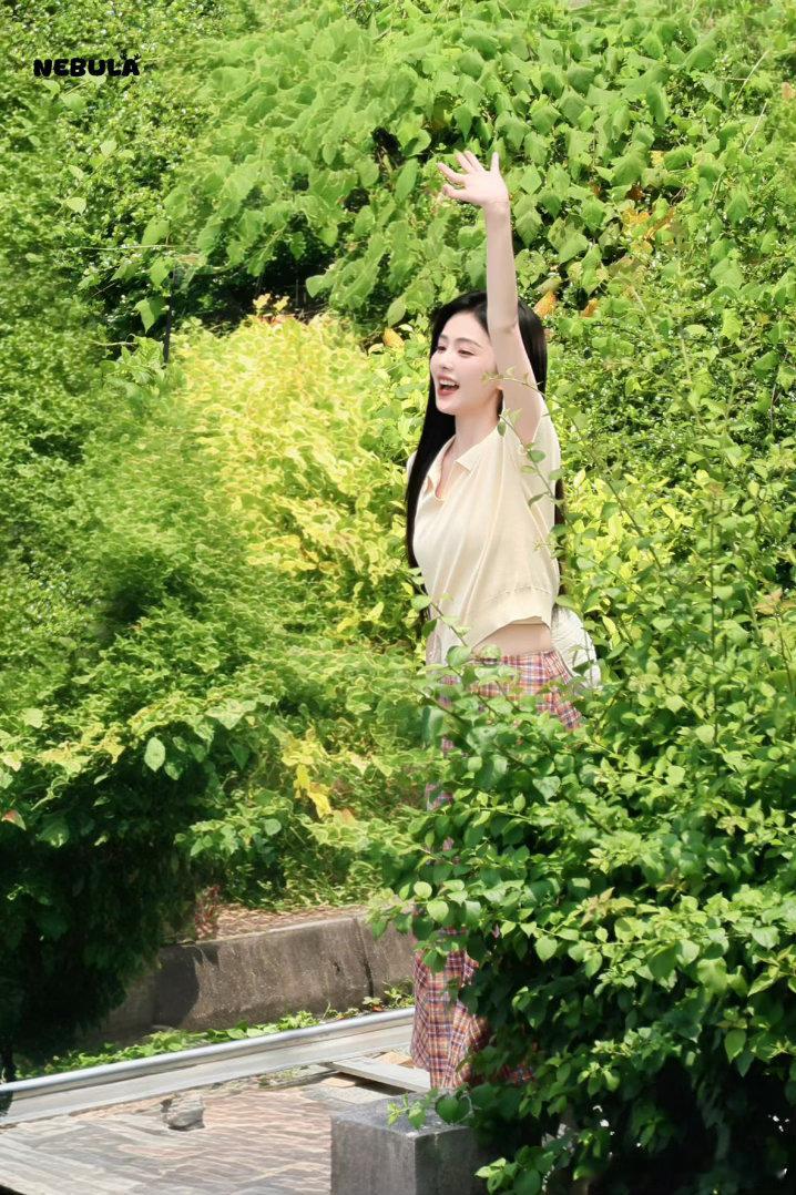 白鹿白鹿王韵娜向全世界安利白鹿 你在我面前永远都闪闪发光，就像整个宇宙的星光都洒