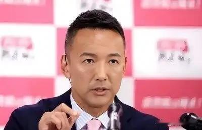 日本彻底破防了！

这回把东京吓得一激灵的不是导弹轨迹，而是山本太郎在国会的一嗓