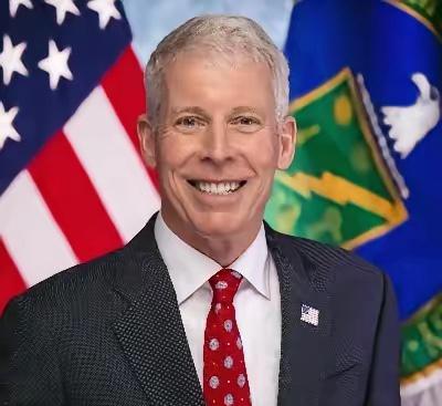 美国能源部长克里斯·赖特今天说：“委内瑞拉石油销售所得收入不再经卡塔尔转拨，而是