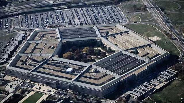 美国的五角大楼出事了。而且还是一个重大的事儿。他们说是被生化武器入侵了。
说个好
