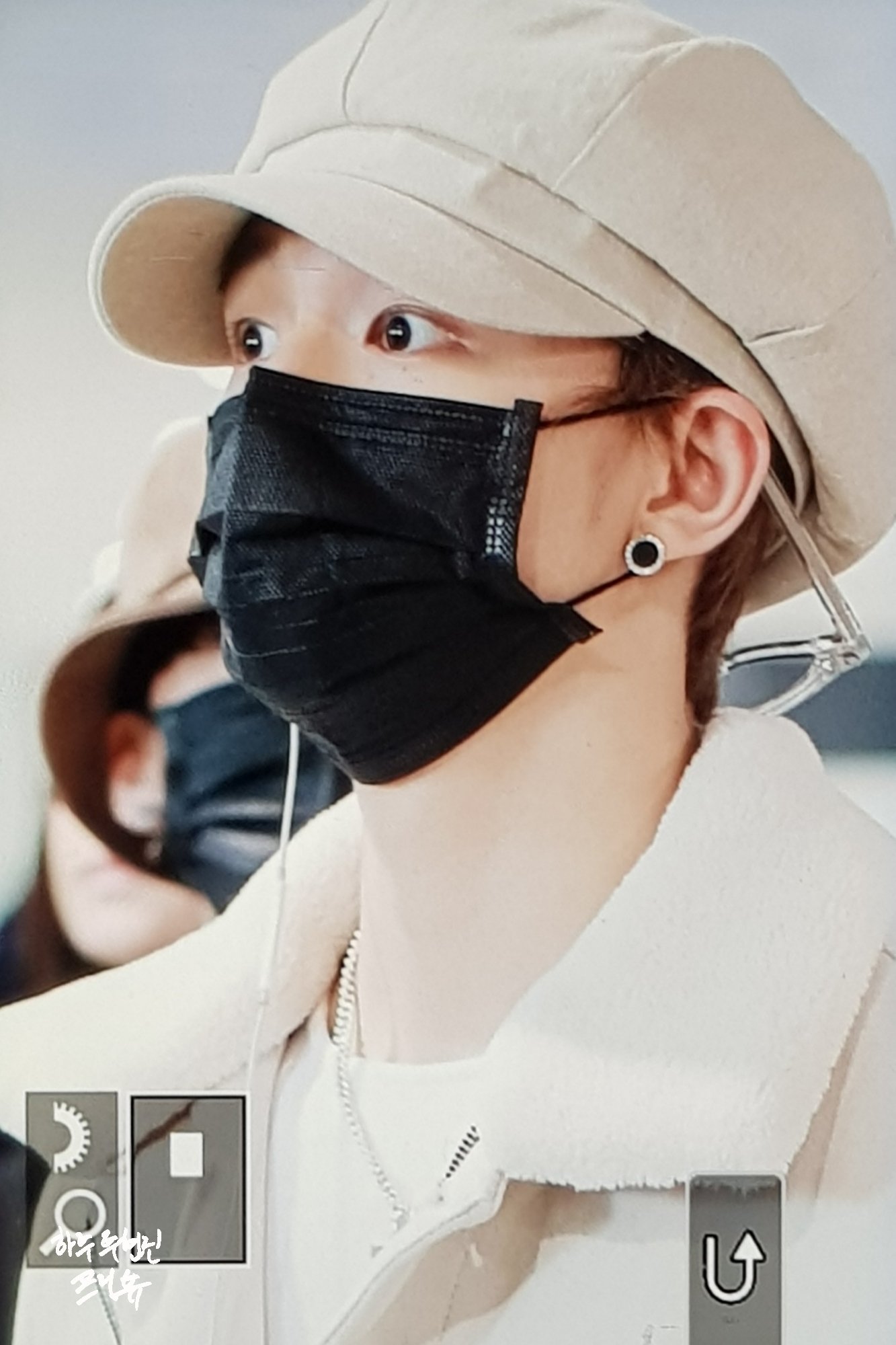 黄铉辰眼睛大 