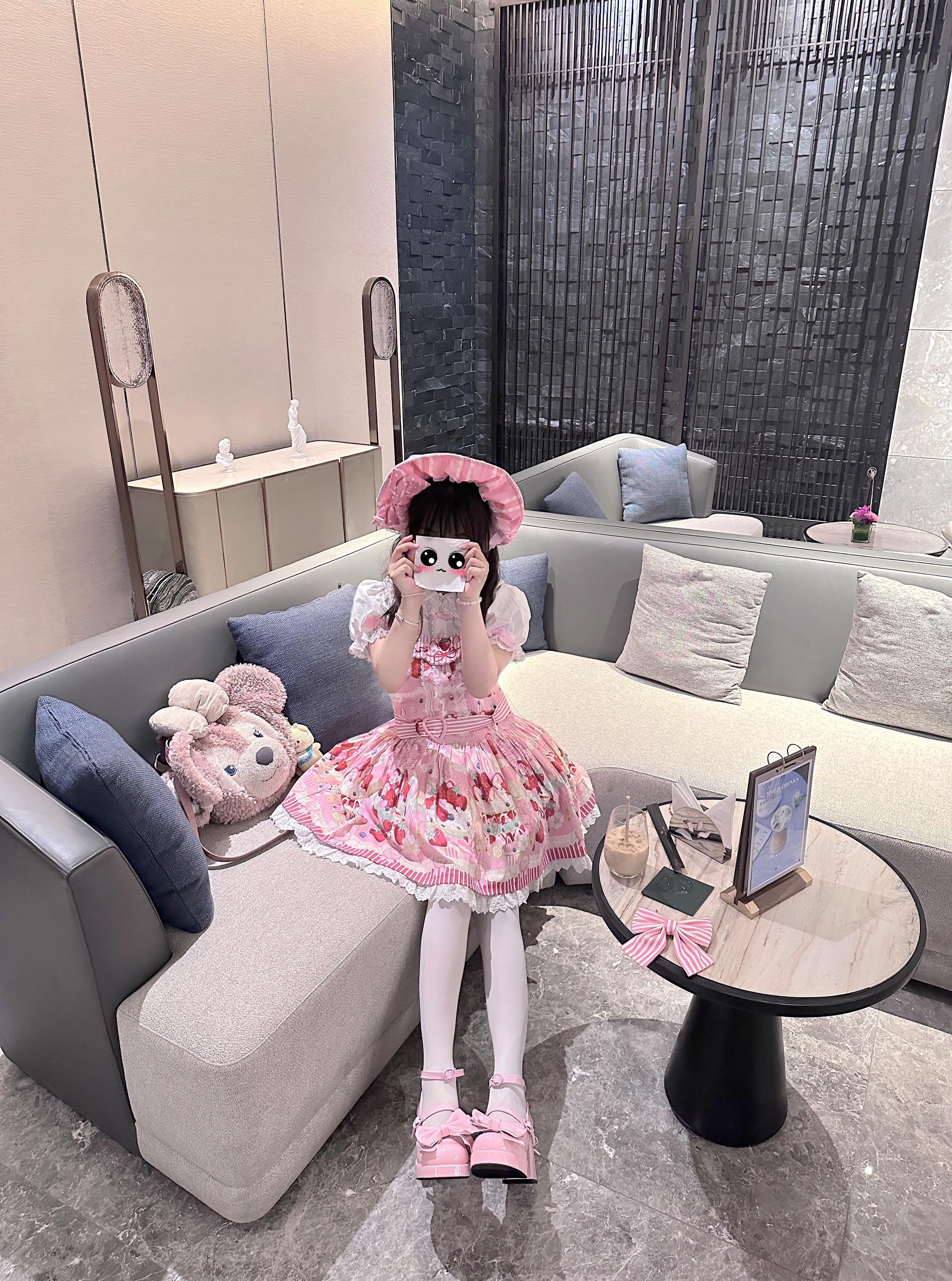 经常有人问我 小鱼酱你是怎么做到这么可爱的 唉 对此我也很无奈 只能说是天生萌命