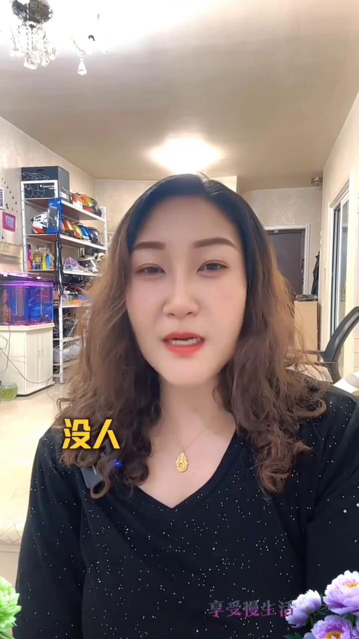 在济南摩托车圈有一位极具传奇的车行老板，卖车不靠花哨营销，不靠单一品牌溢价，支撑
