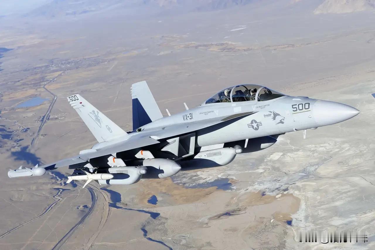 继去年10月两架F/A-18E/F在南海坠海后，
5月17日美军又有两架EA-1