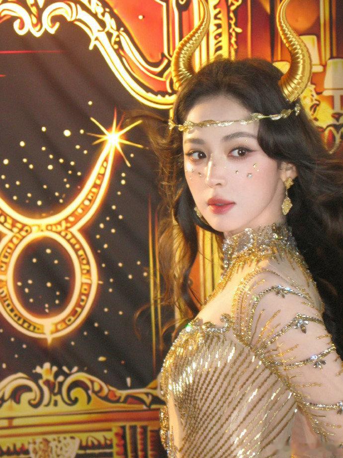 娜扎cos金牛女神美爆了打破常规审美，解锁神话新造型，娜扎可塑性真的太强了。可清