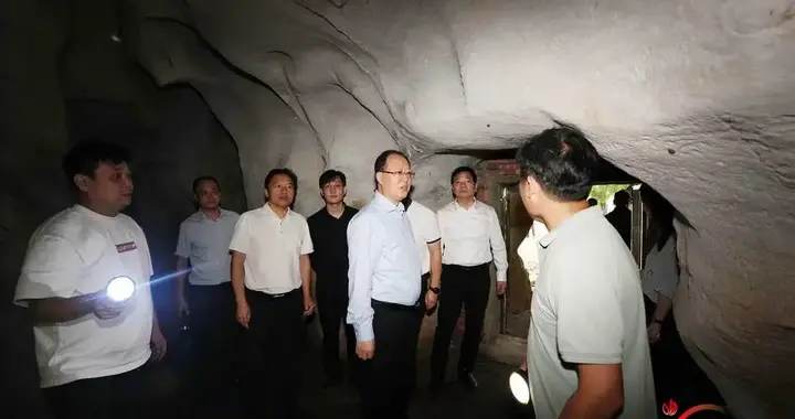 省长毛伟明，深入溶洞暗访，随机拨打电话询问情况
