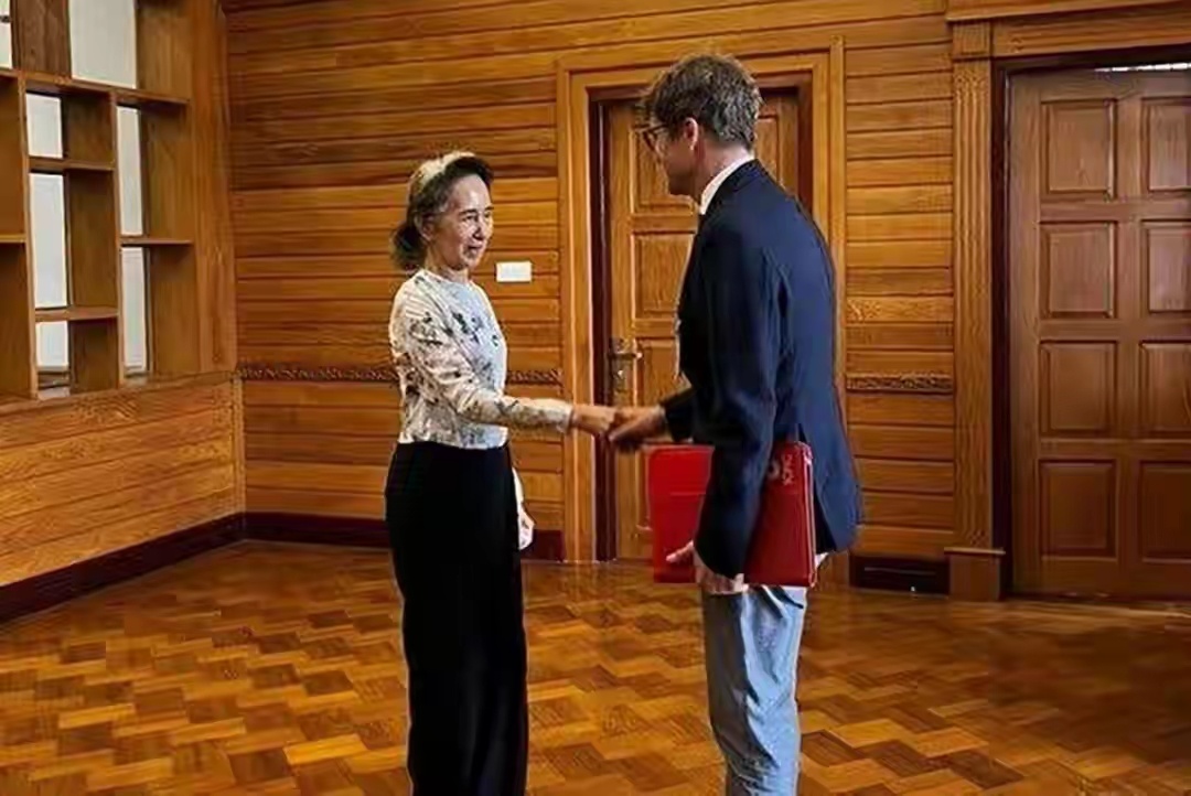 8月7日，东盟轮值主席国菲律宾与美国发表共同声明，要求缅甸政府立刻无条件释放前国