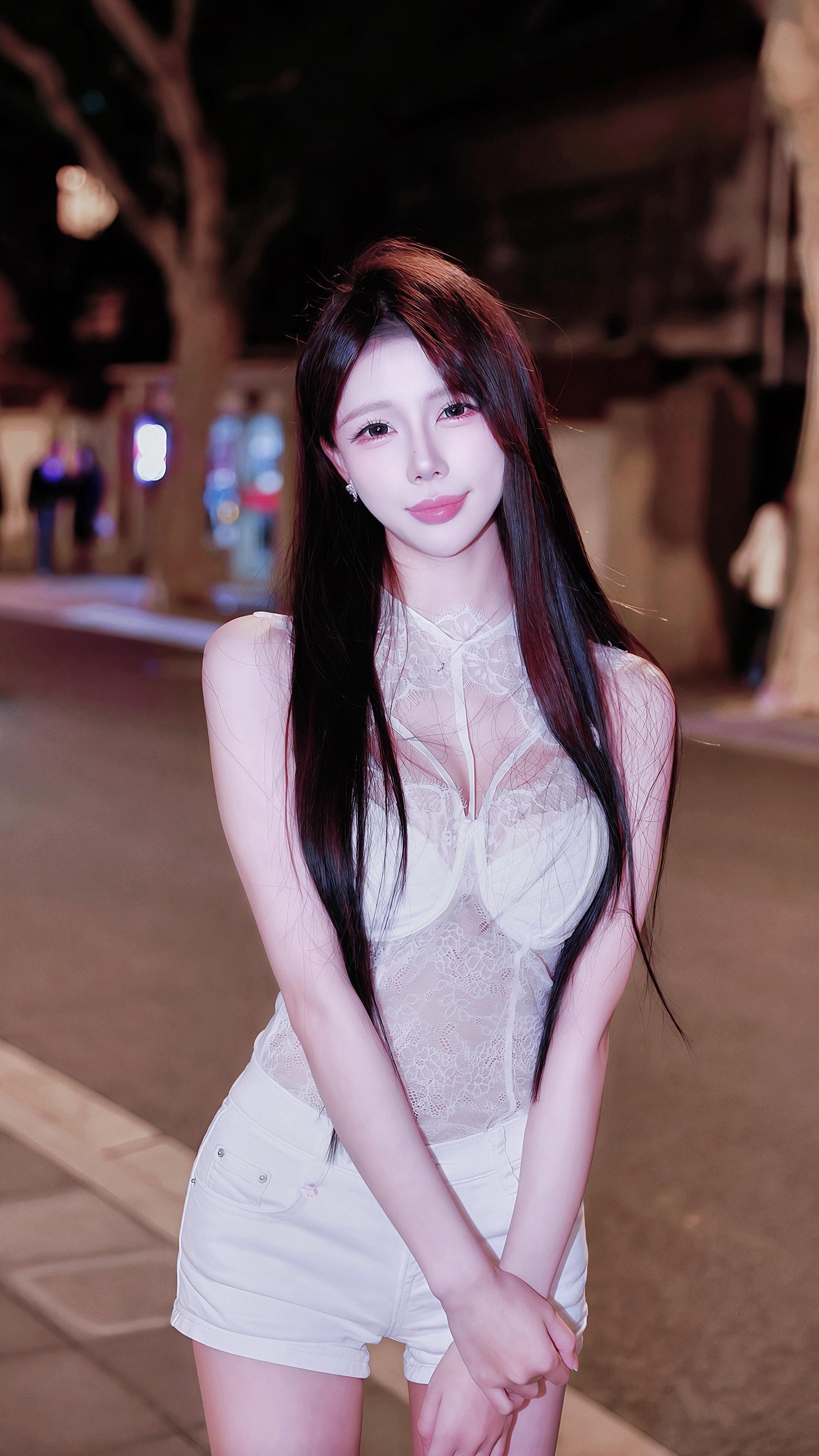 上海街拍｜小雪。西安女孩22岁，身高168，天蝎座，喜欢打游戏
