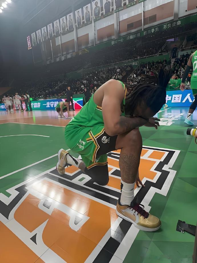 4月20日 19:35，CBA常规赛第41轮，辽篮客场挑战联赛榜首上海，这场对决