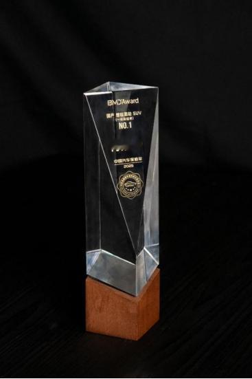 问界 M9 又拿保值率第一了，这次是巴芒达盛典颁的奖。保值率这个指标挺有意思——