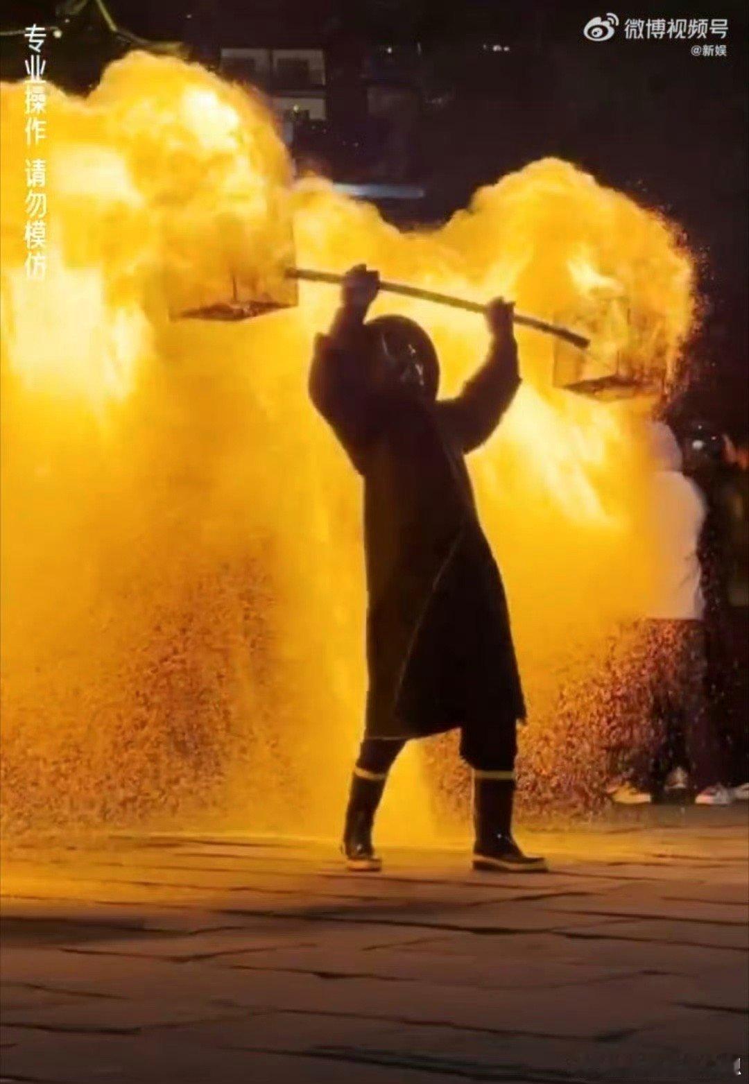 刘奕君非遗火壶表演好震撼 当表演艺术遇上非遗绝技，刘奕君给出了满分答卷。他的火壶