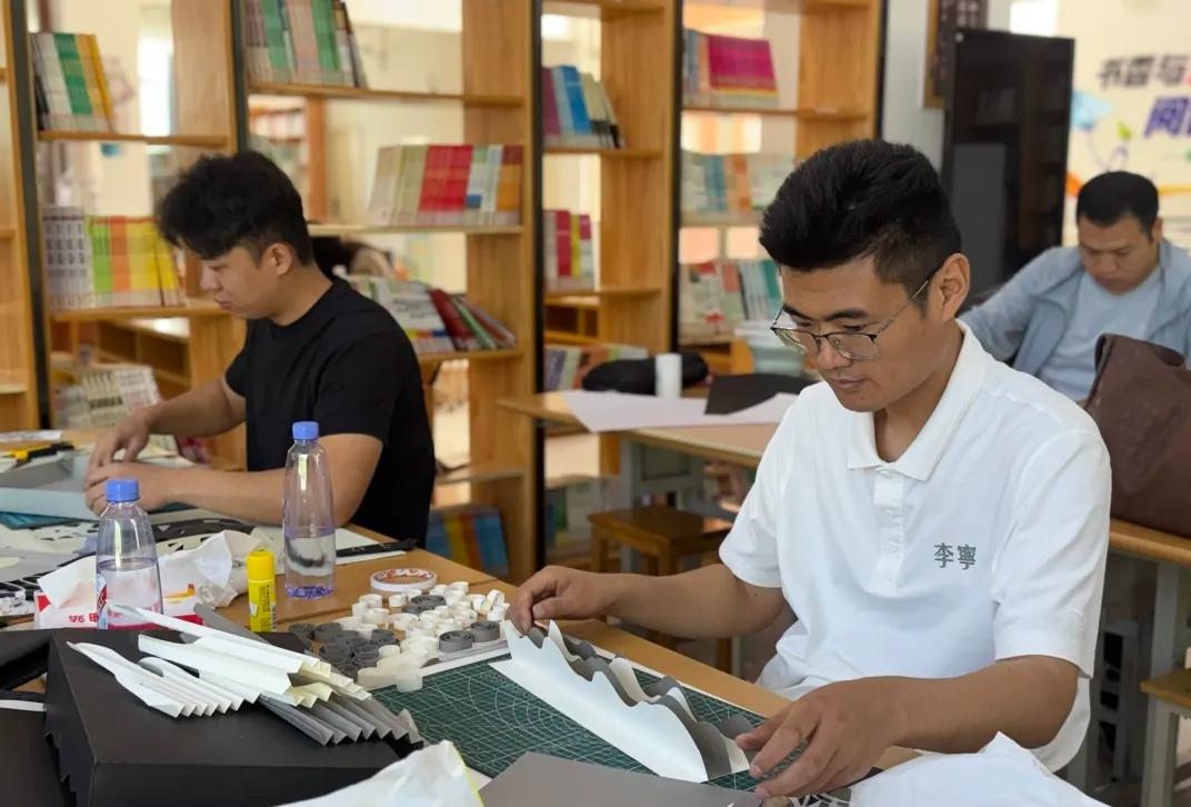 曹县教体局举办2026年中小学美术教师基本功展示活动

      为展示新时代