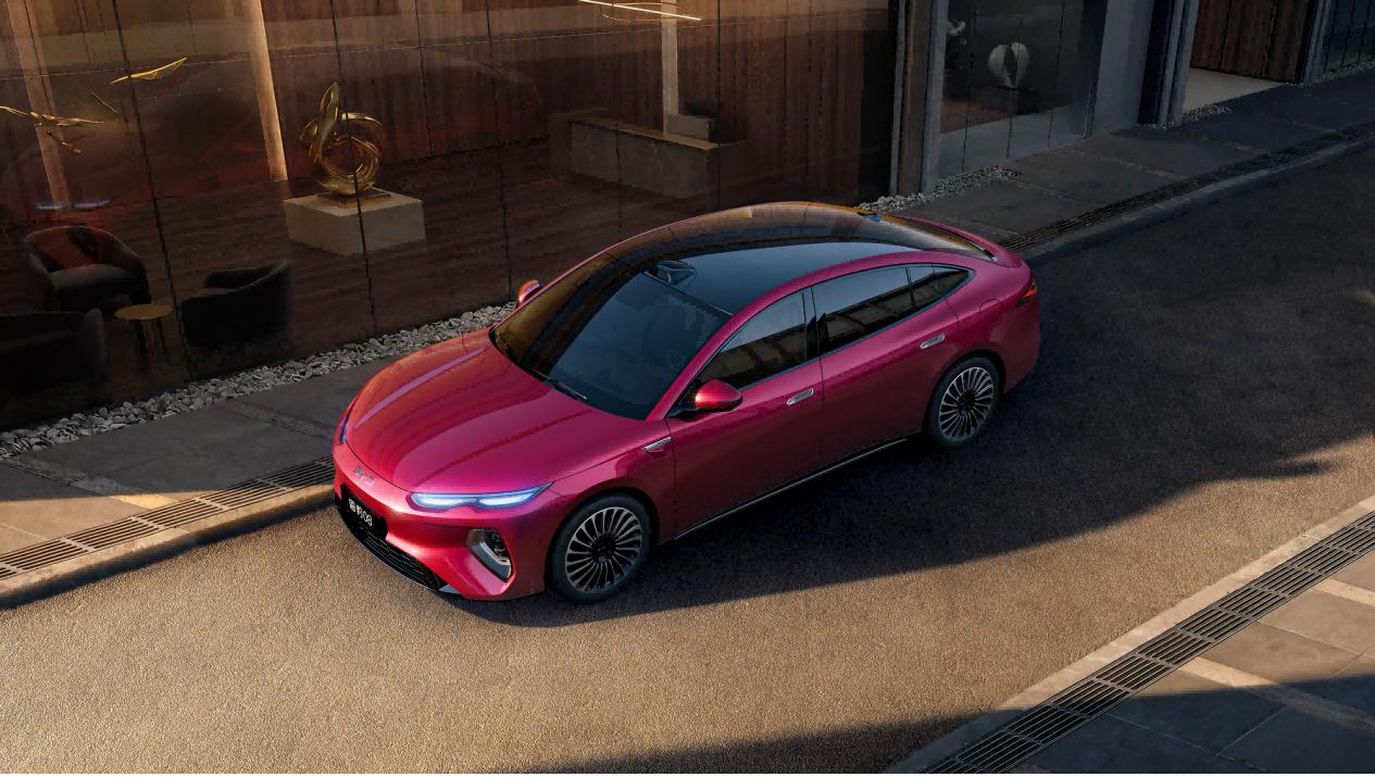 比亚迪海洋网在北京车展上发布了什么？一起来看看
1、海豹08实车内饰开放，基于海