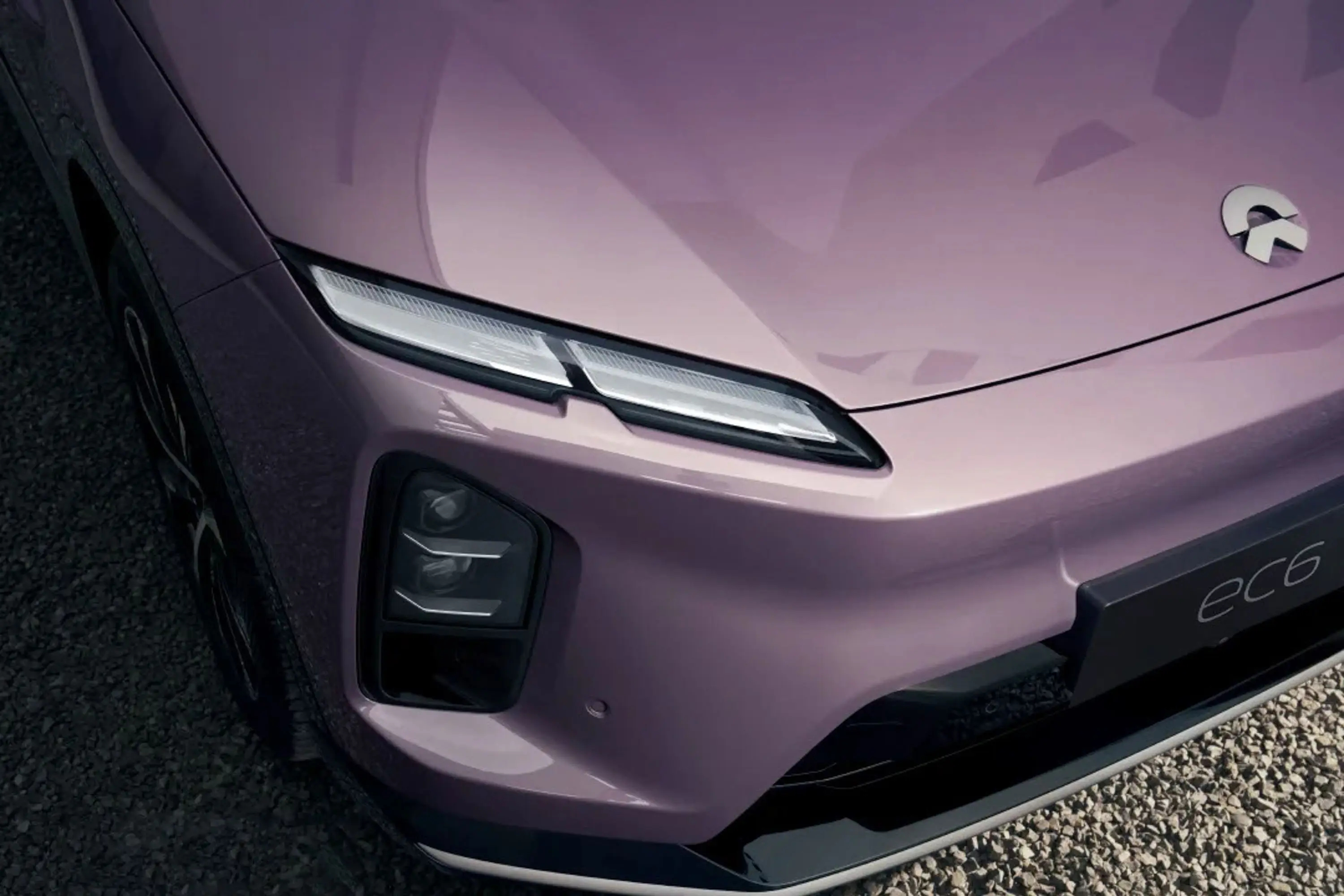 开EC6日常通勤太对味了，双电机四驱稳得很，❄️雪地模式开着不慌，换电补能也省心