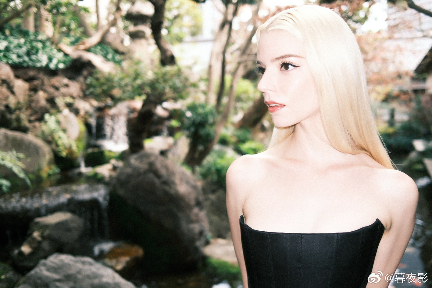 “碧姬公主”安雅·泰勒-乔伊曝光日本行宣传《超级马力欧银河大电影》超美幕后照！！