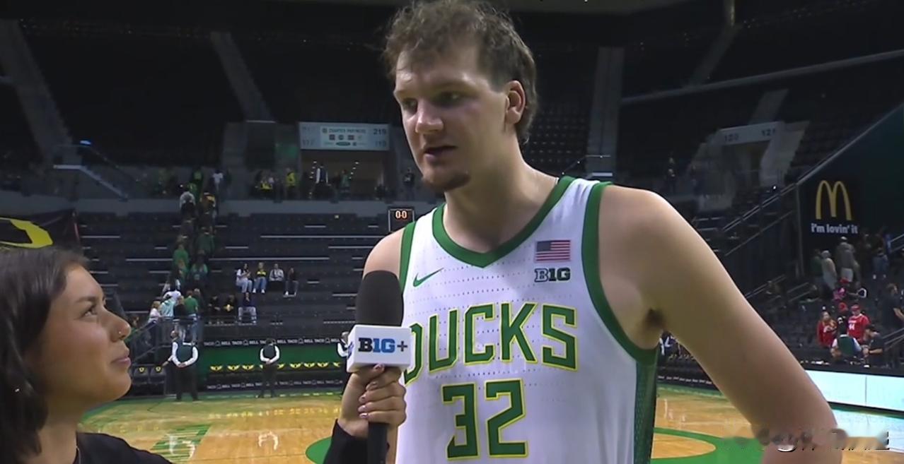 林葳季前赛首秀拿到10分4助攻一篮板，表现可圈可点。林葳作为俄勒冈的主力后卫首发