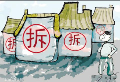 “这就是暴力强拆的后果！”江苏，61岁大妈得知拿到拆迁款，买不起新房，不愿搬离。
