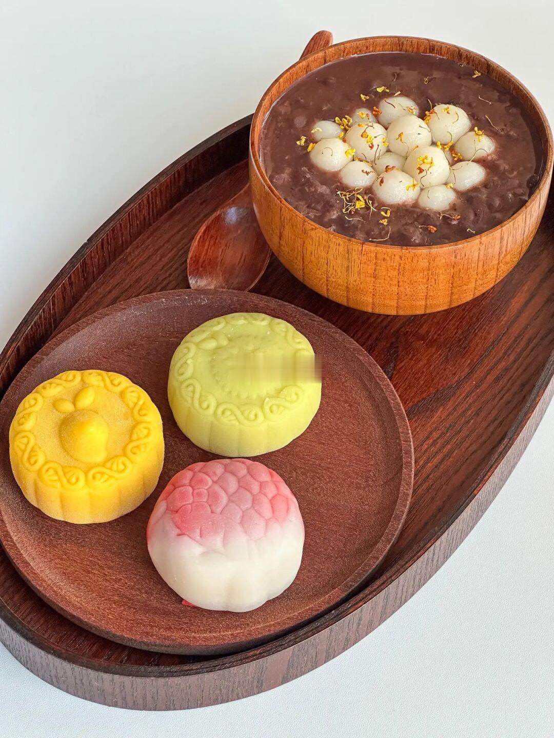 一起来吃月饼🥮榴芒冰皮月饼+红豆丸子汤🥣