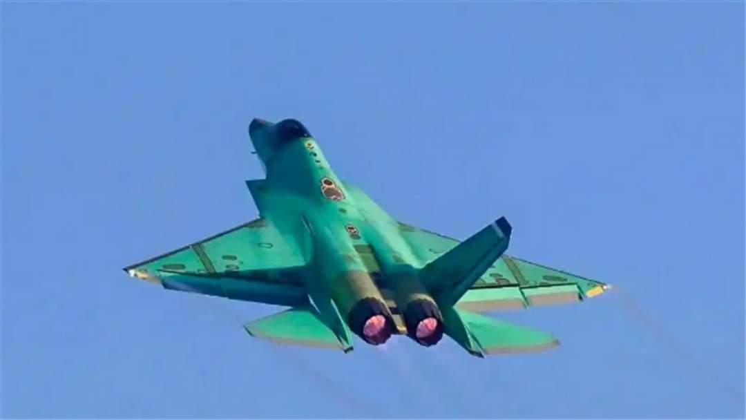 推出歼三五弹射版之后，沈飞又开始测试推出空军型版歼三五了，这个与美国的思路一样，