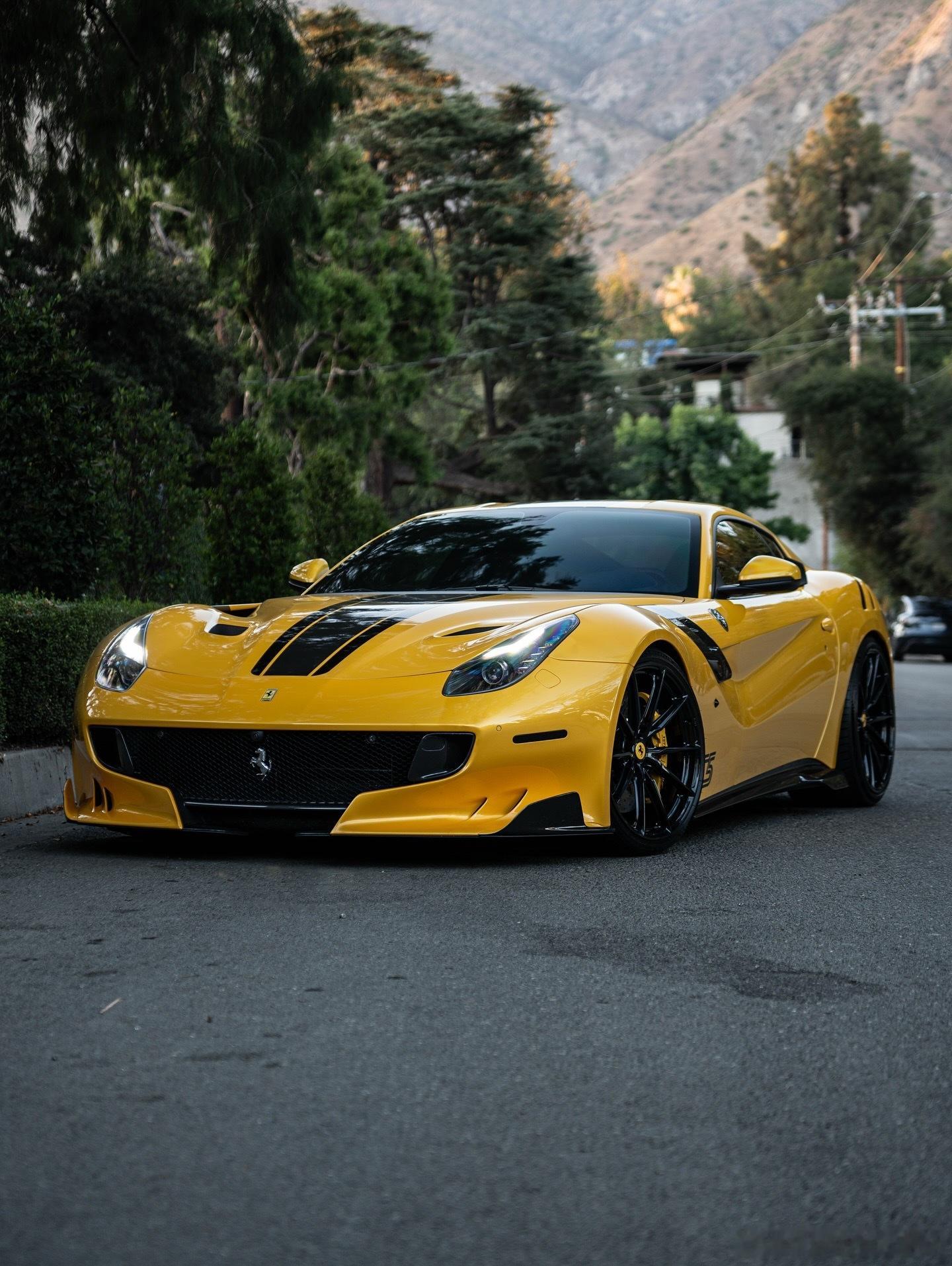 仍在好奇这辆车为何已经10年车龄法拉利 F12 TDF 💛...法拉利f12c