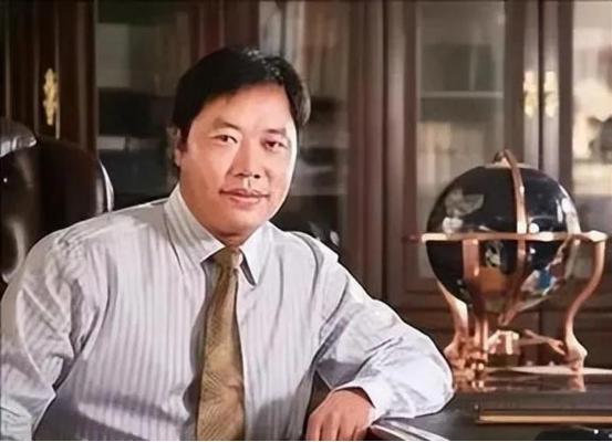申通快递创始人聂腾飞，在去宁波谈业务的路上出了车祸，人在车上当场身亡。14年后，