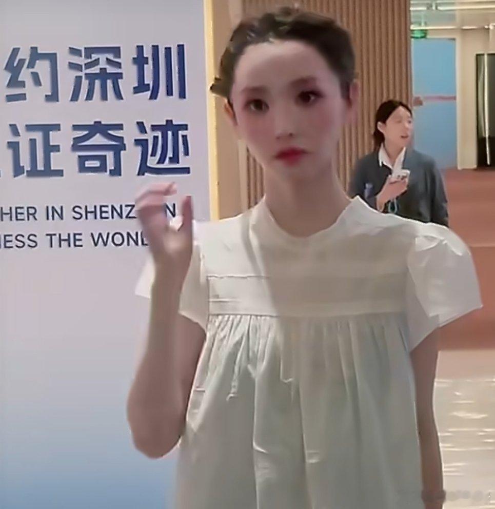 没有刘海的田曦薇 
