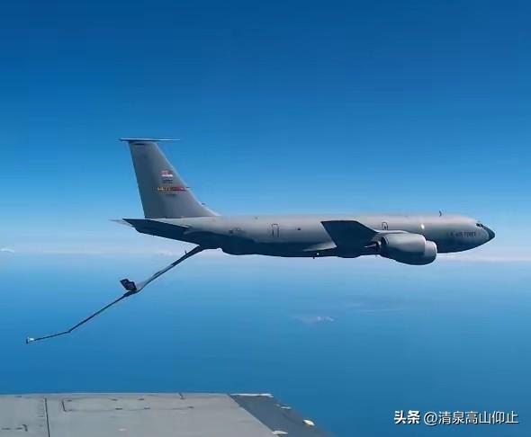 美国也开始坠机？

就在中东的伊拉克，美军的一架大型加油机KC-135在其境内坠