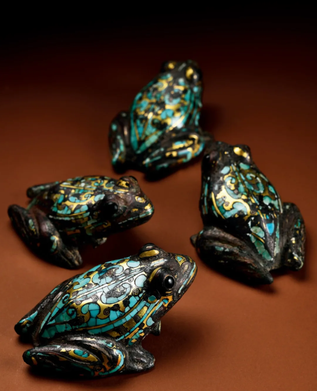 戰國 銅錯金銀嵌松石蛙形鎮四方