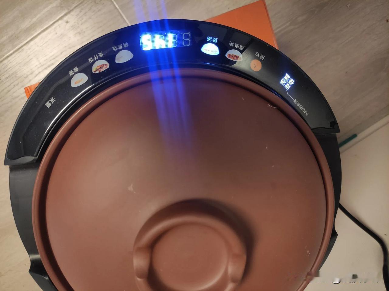 调理气血不要着急，我用电炖锅熬中药，还挺方便。
这是我熬中药的罐子，用的这个电动