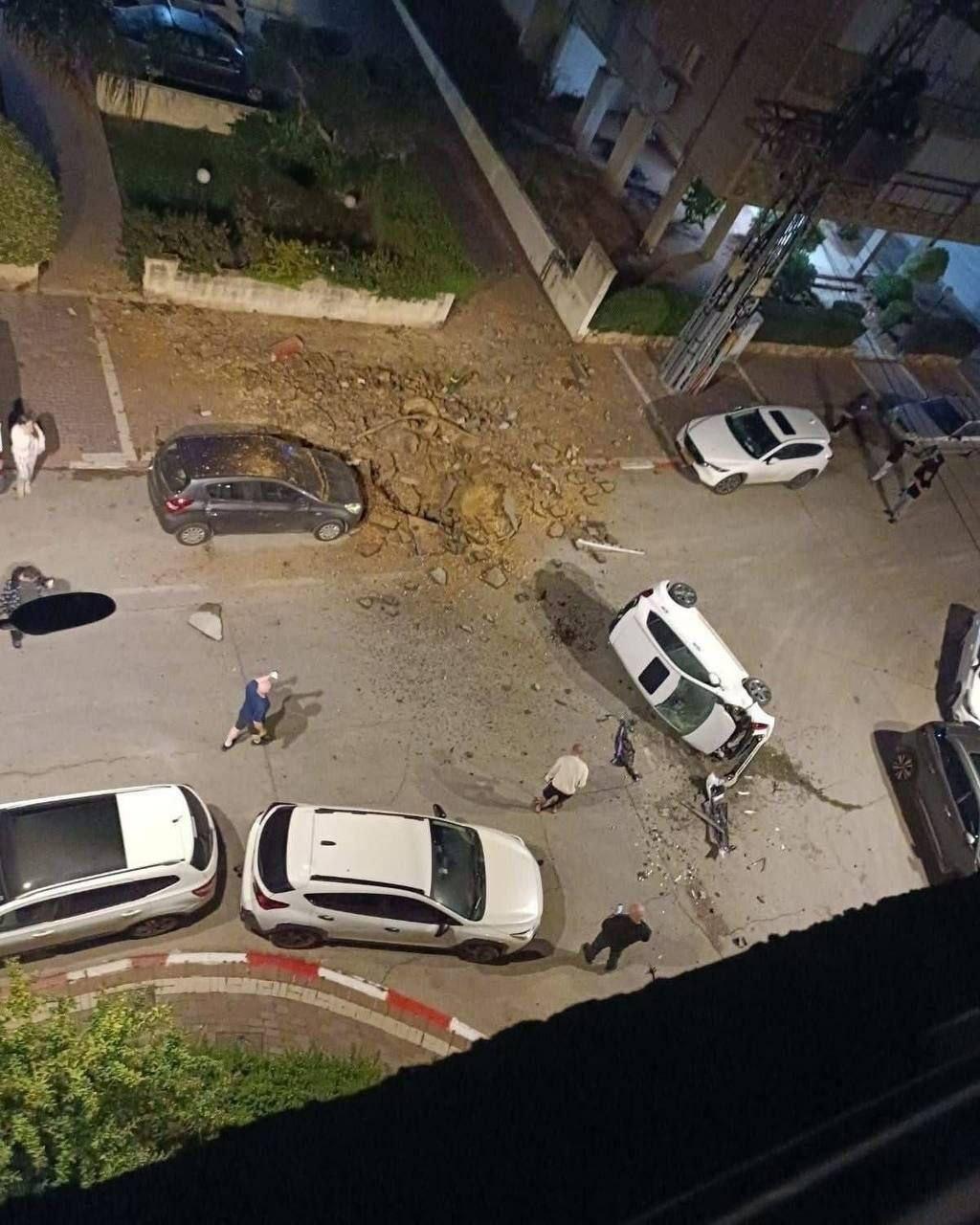 特拉维夫爆炸现场的画面显示及其周边地区多人伤亡